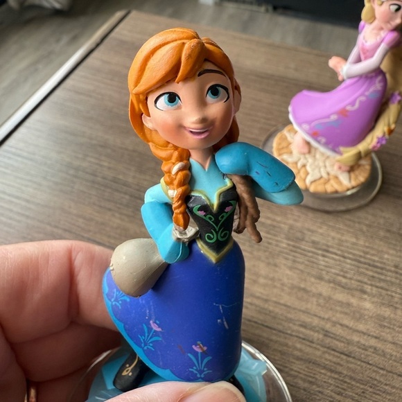 Only the two frozen characters are available - Picture 6 of 6